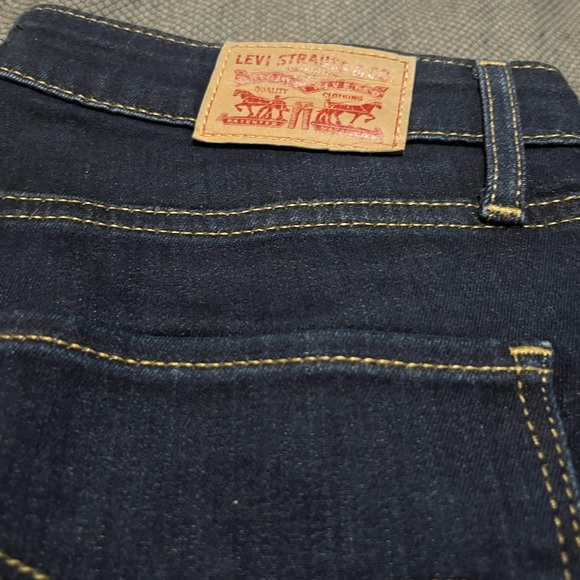 Levi’s Jeans - Picture 2 of 4